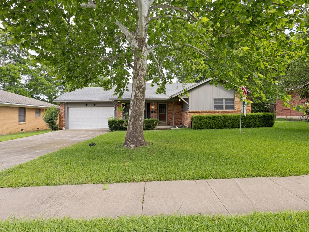 1419 Hillcrest Drive Sherman TX 75092
