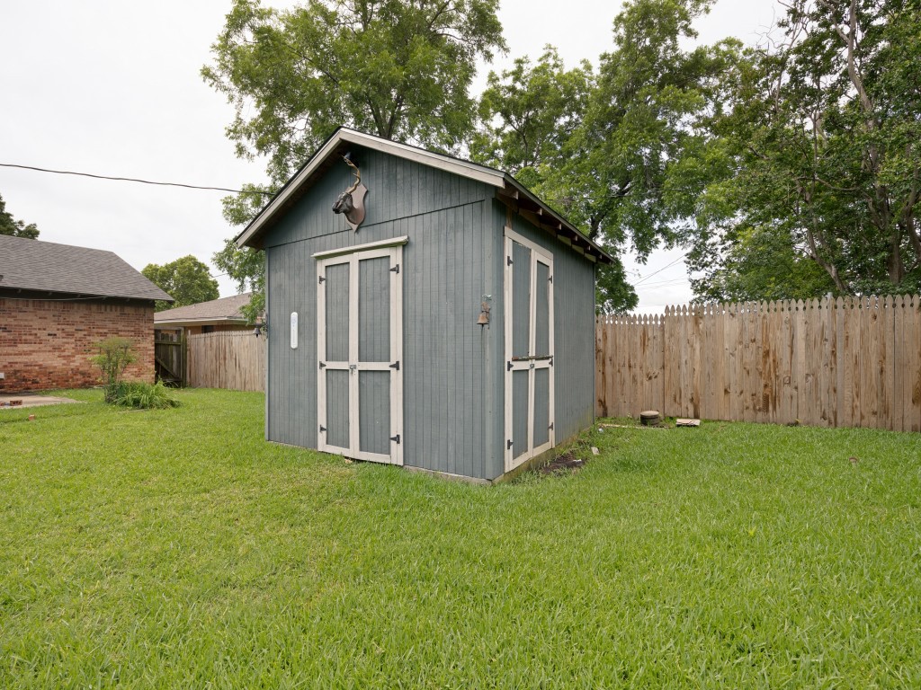 1419 Hillcrest Drive Sherman TX 75092