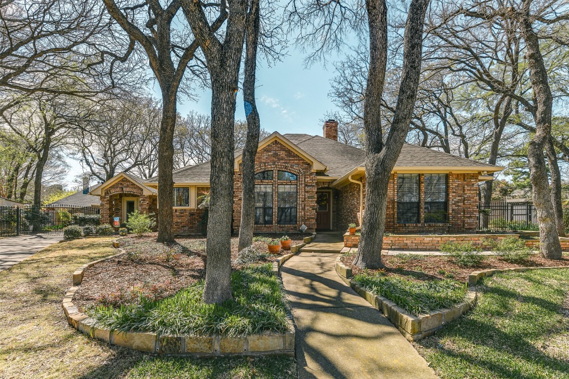 6906 Thornbird Lane Arlington TX 76001