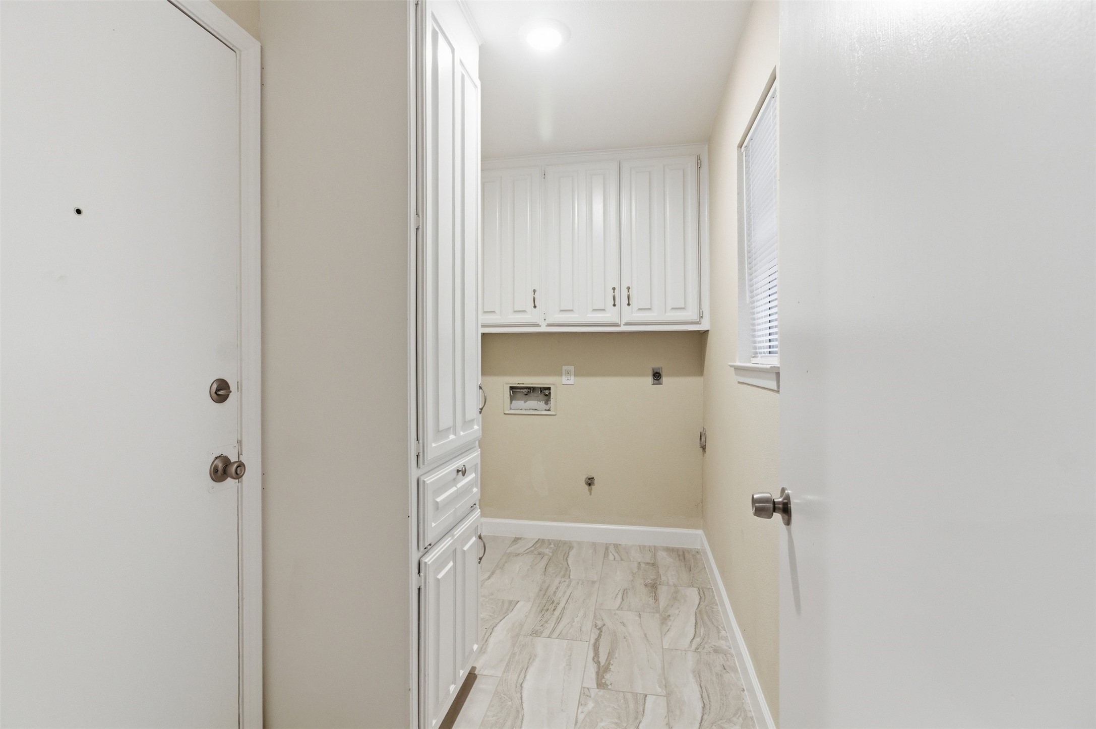 2703 Oak Cliff Lane Arlington TX 76012
