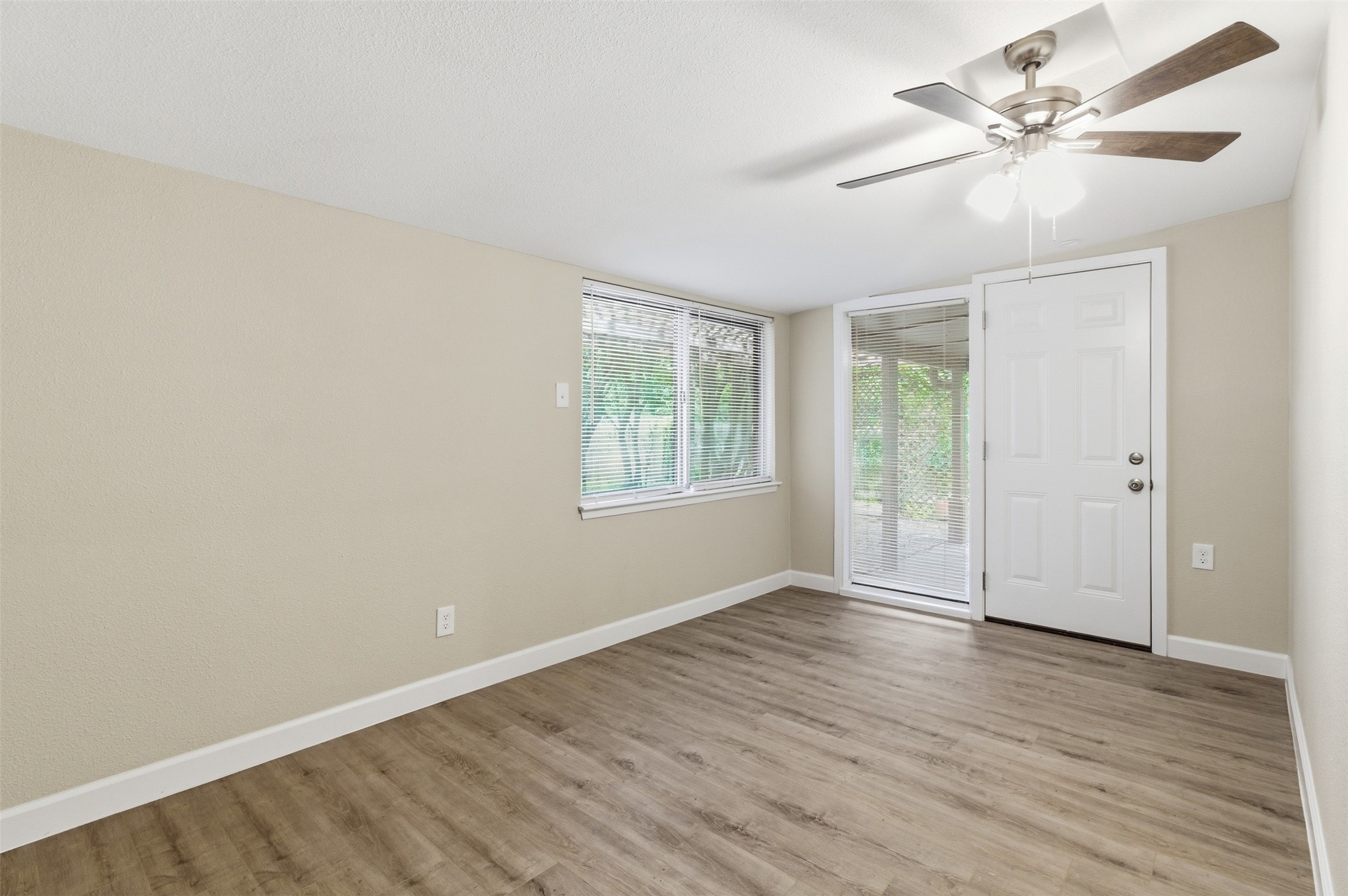 2703 Oak Cliff Lane Arlington TX 76012