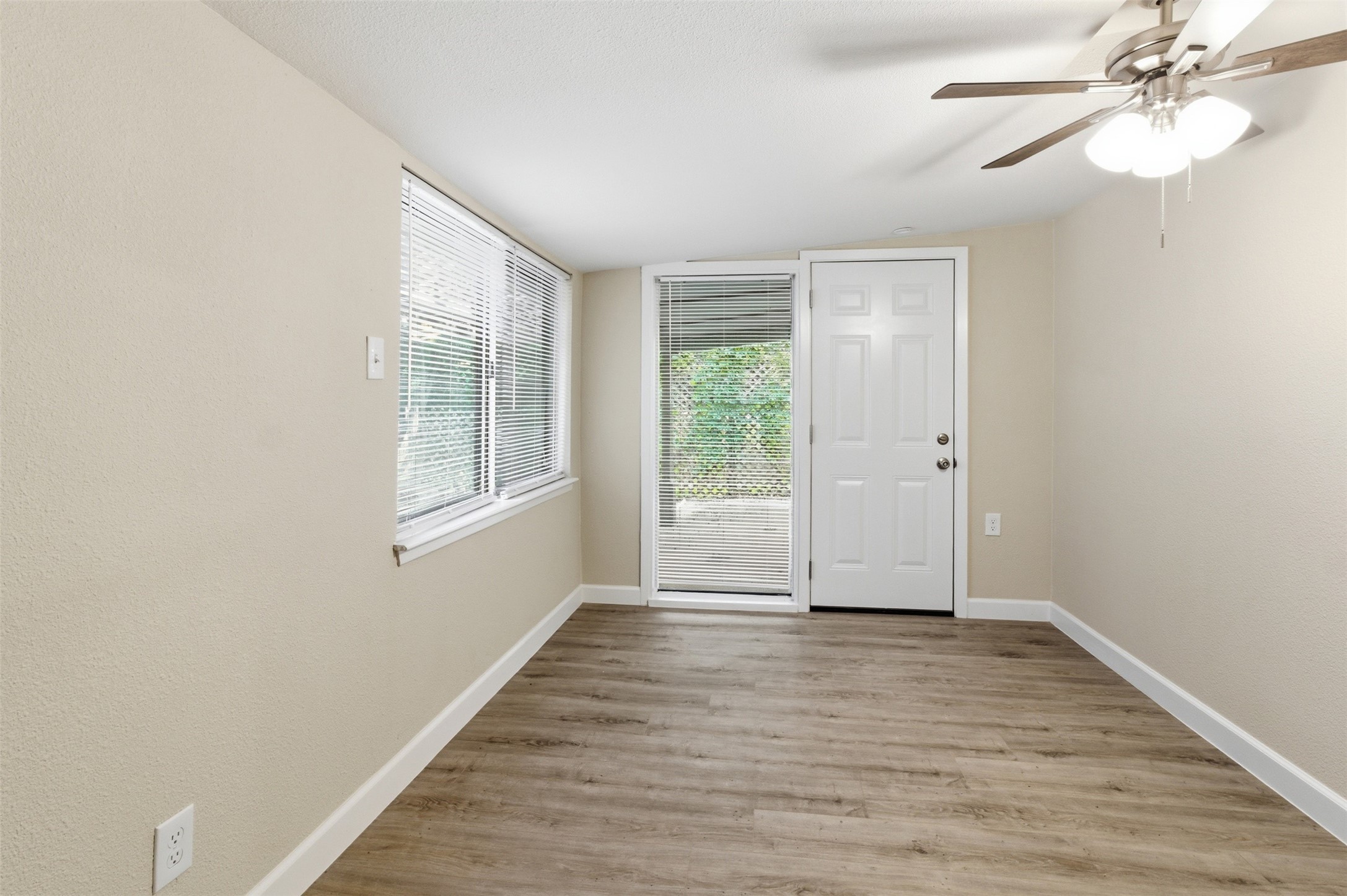 2703 Oak Cliff Lane Arlington TX 76012