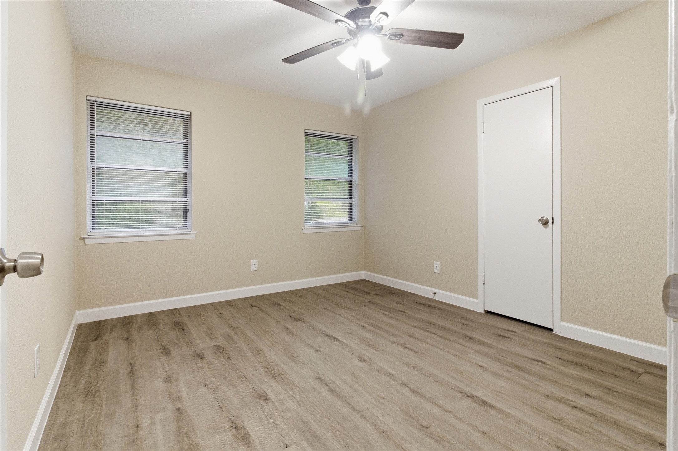 2703 Oak Cliff Lane Arlington TX 76012