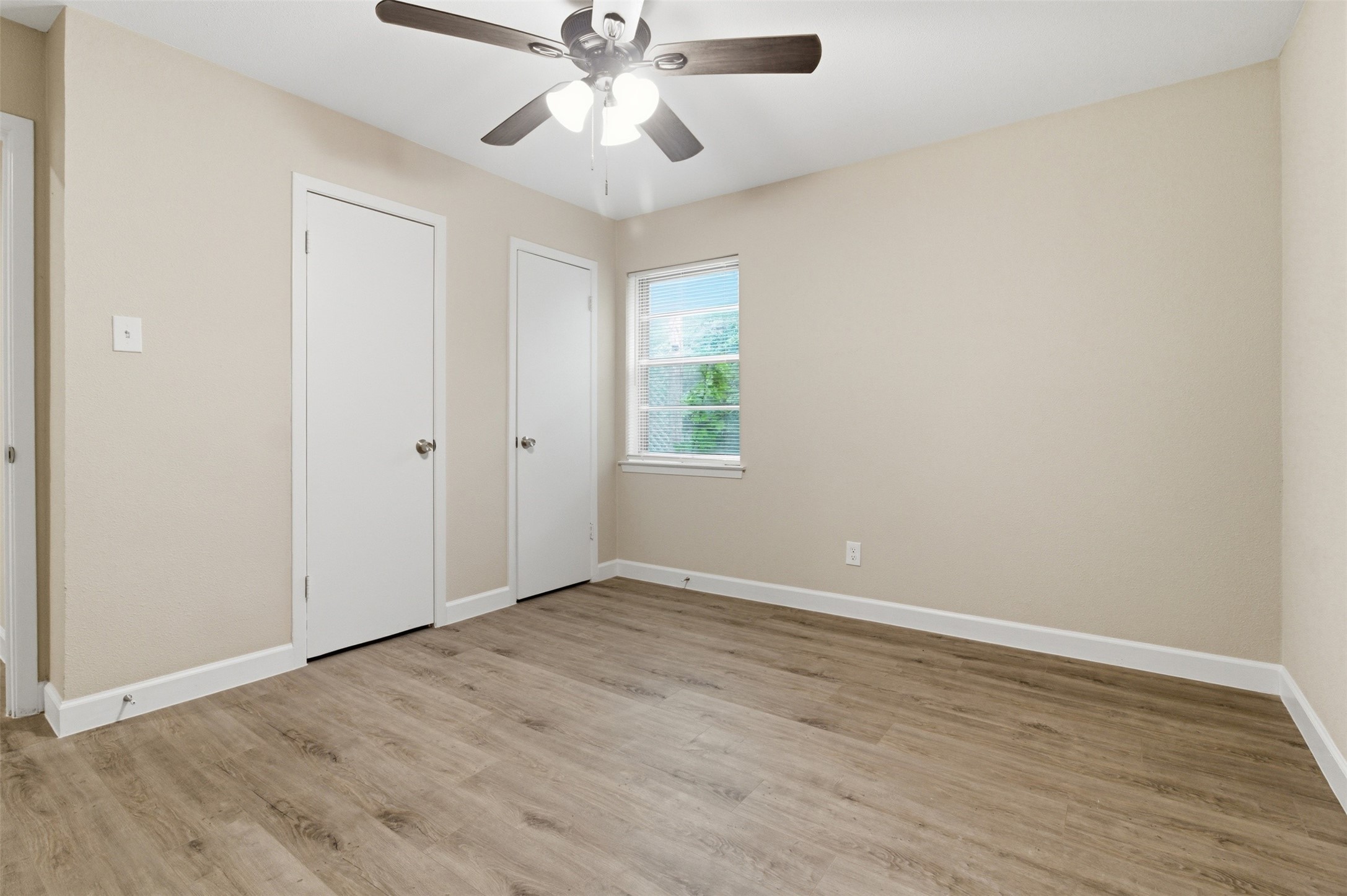 2703 Oak Cliff Lane Arlington TX 76012