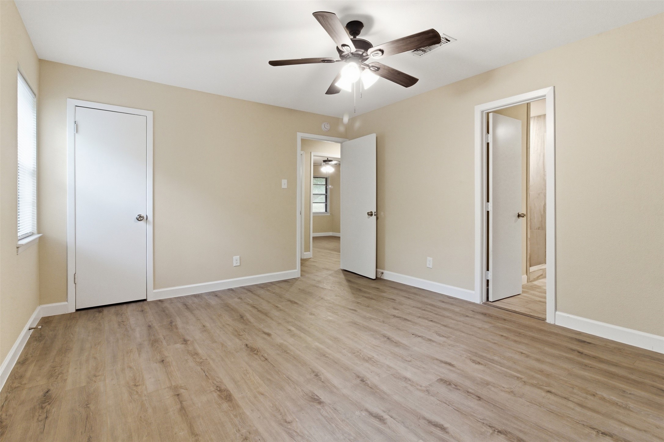 2703 Oak Cliff Lane Arlington TX 76012