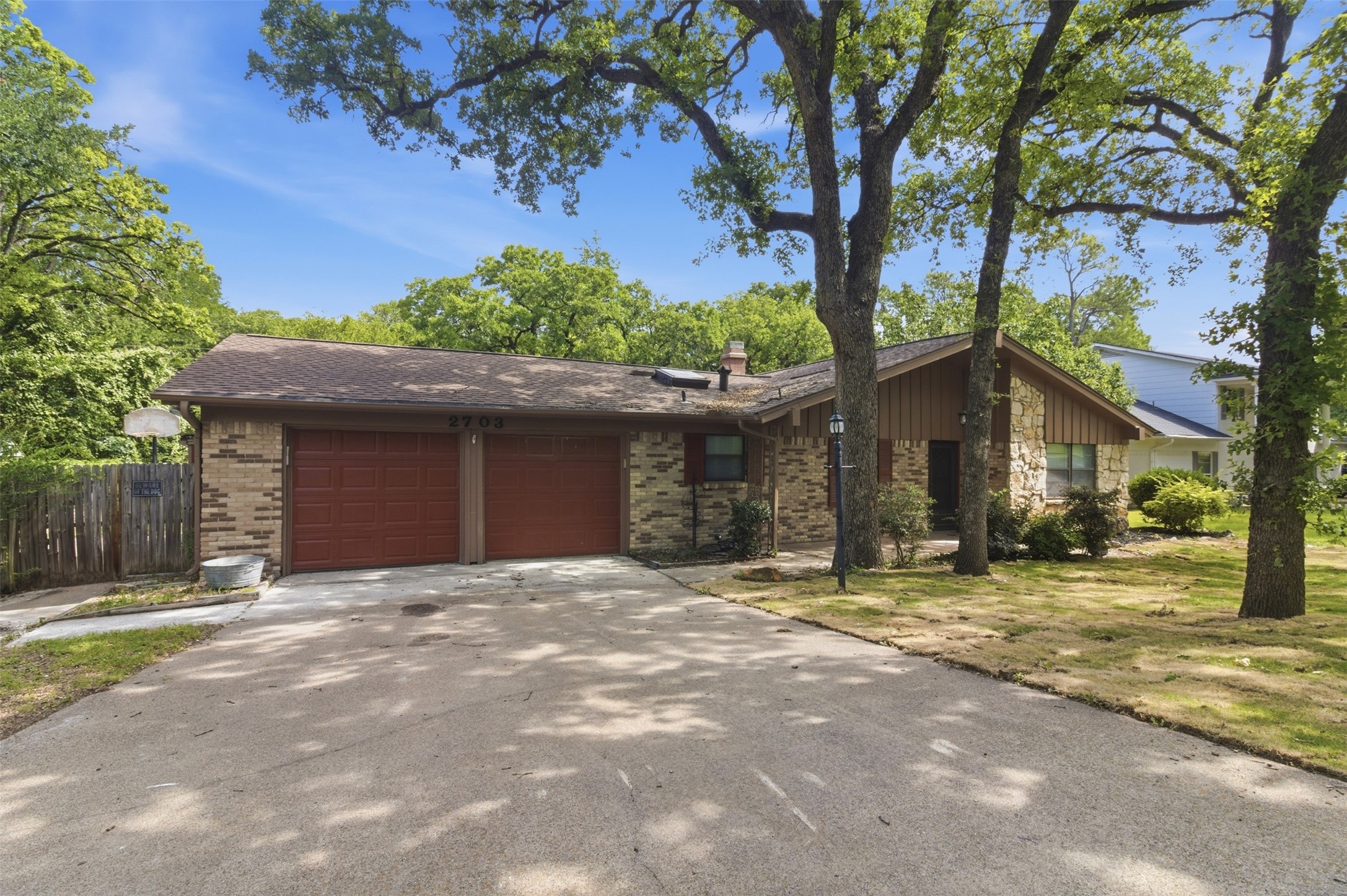 2703 Oak Cliff Lane Arlington TX 76012