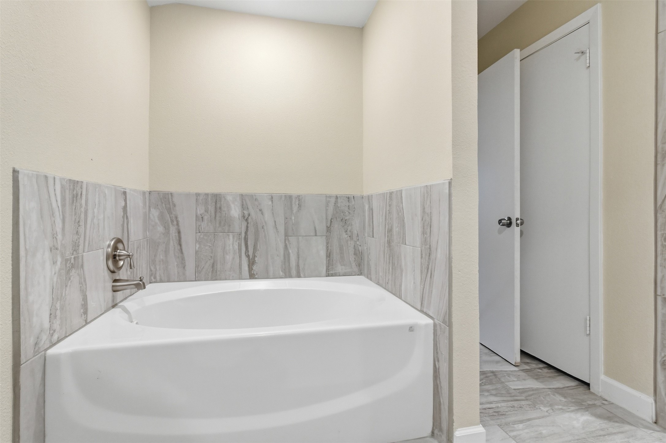 2703 Oak Cliff Lane Arlington TX 76012