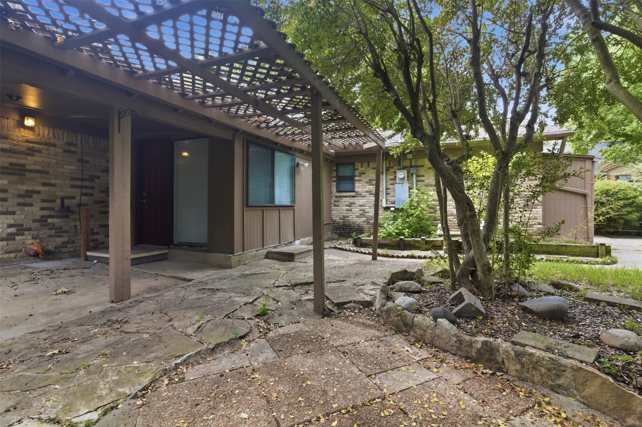2703 Oak Cliff Lane Arlington TX 76012