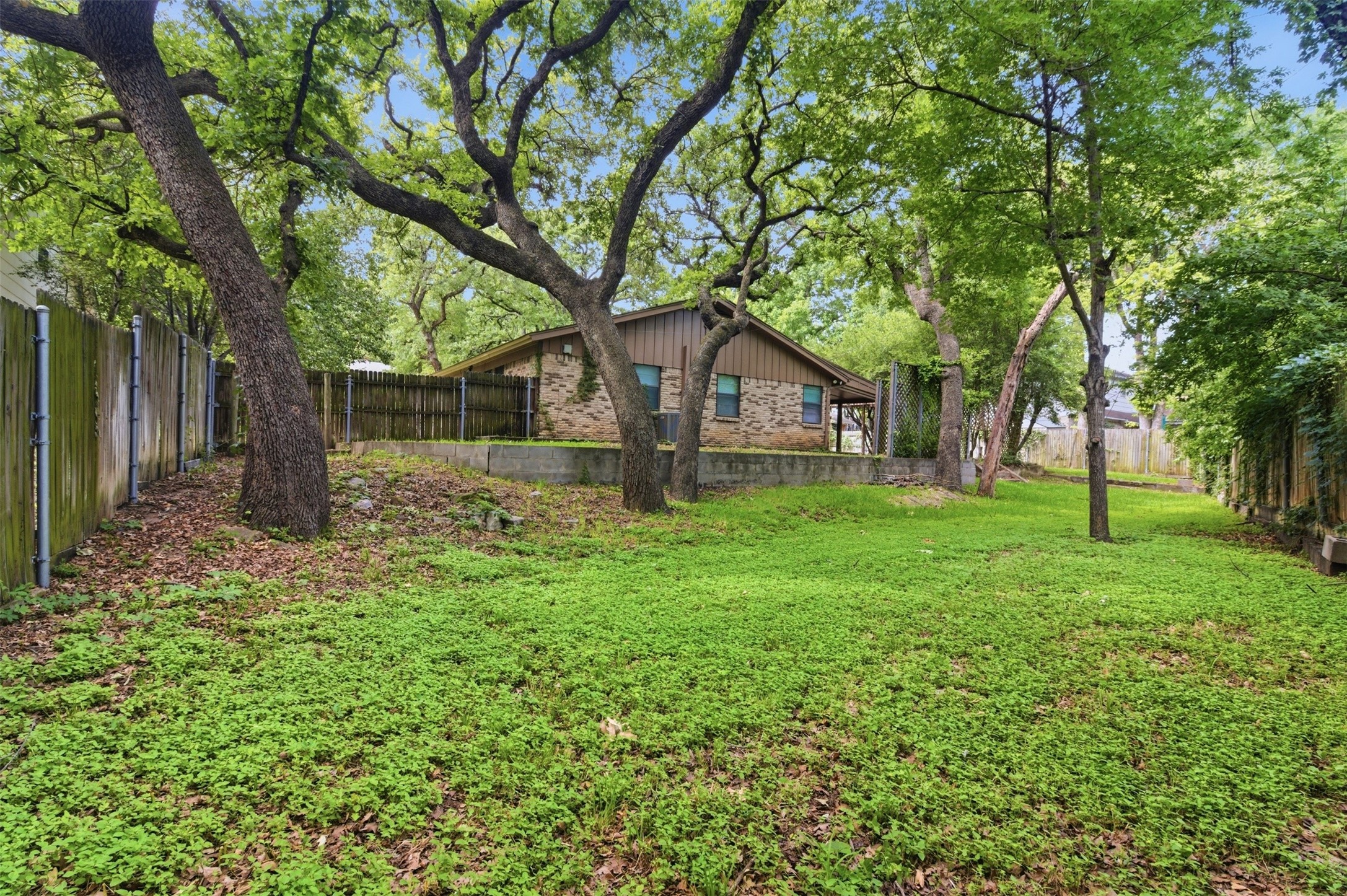 2703 Oak Cliff Lane Arlington TX 76012