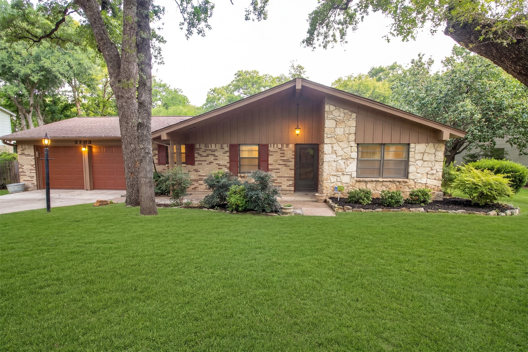 2703 Oak Cliff Lane Arlington TX 76012