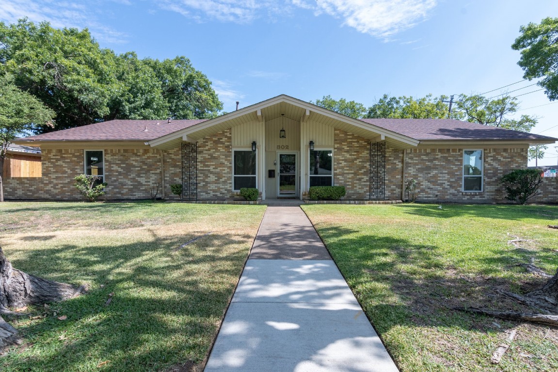 802 Windsor Place Grand Prairie TX 75051