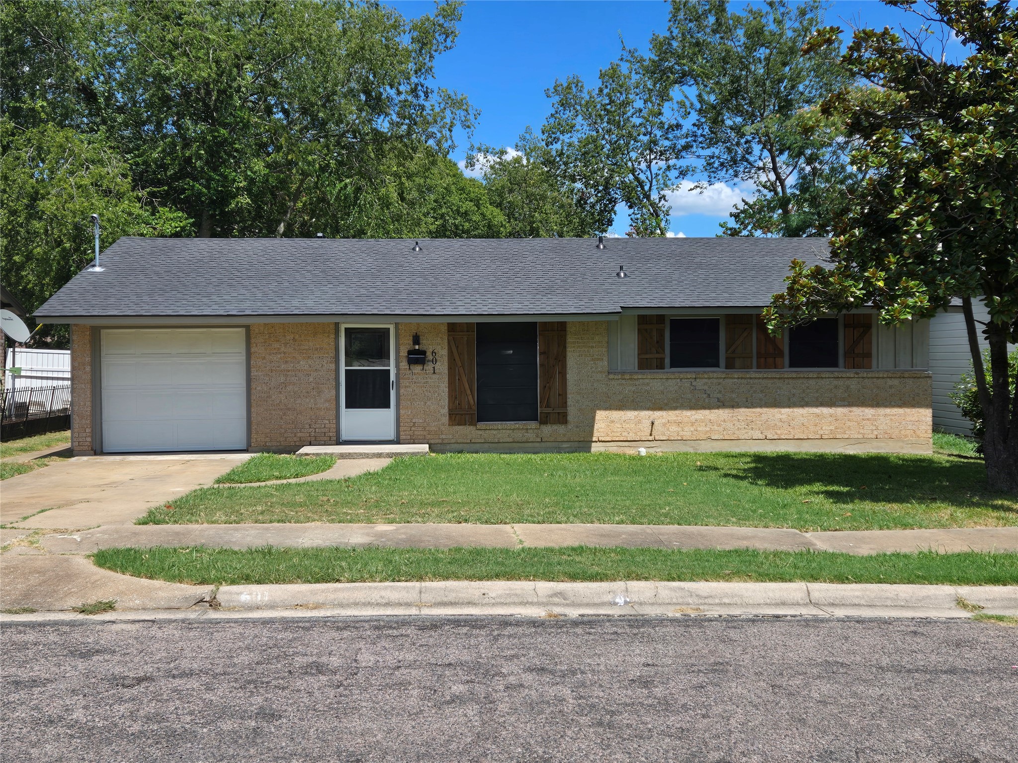 601 Hillside Drive Sherman TX 75090