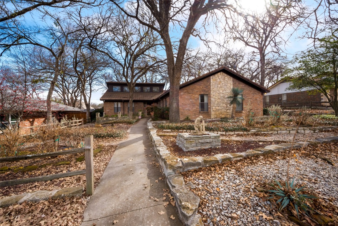 1100 Wayland Drive Arlington TX 76012
