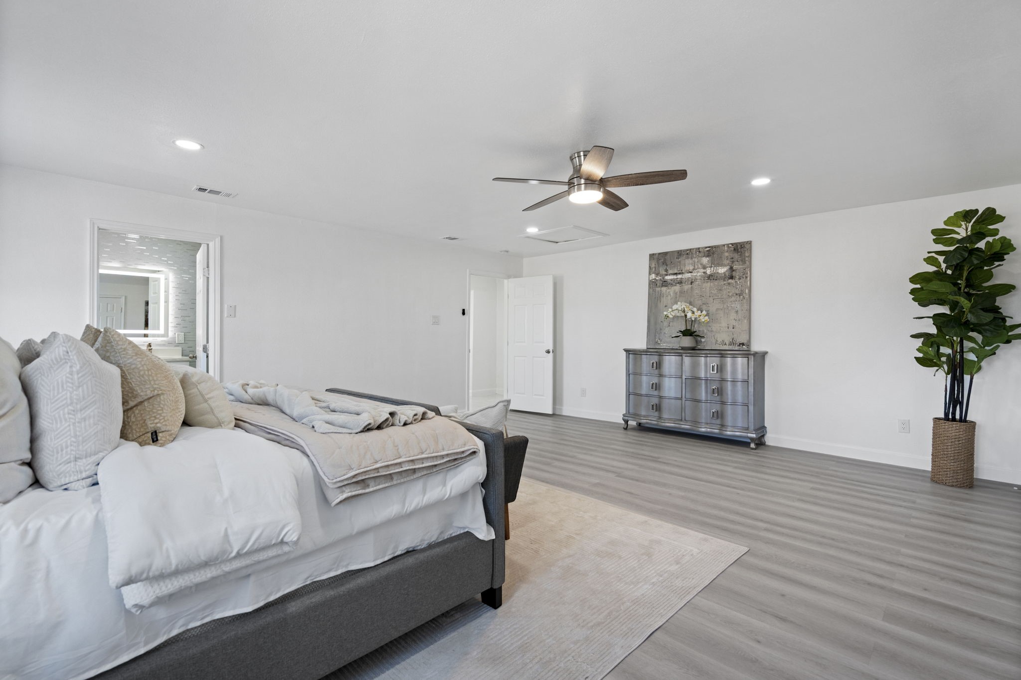 3851 Goodfellow Drive Dallas TX 75229
