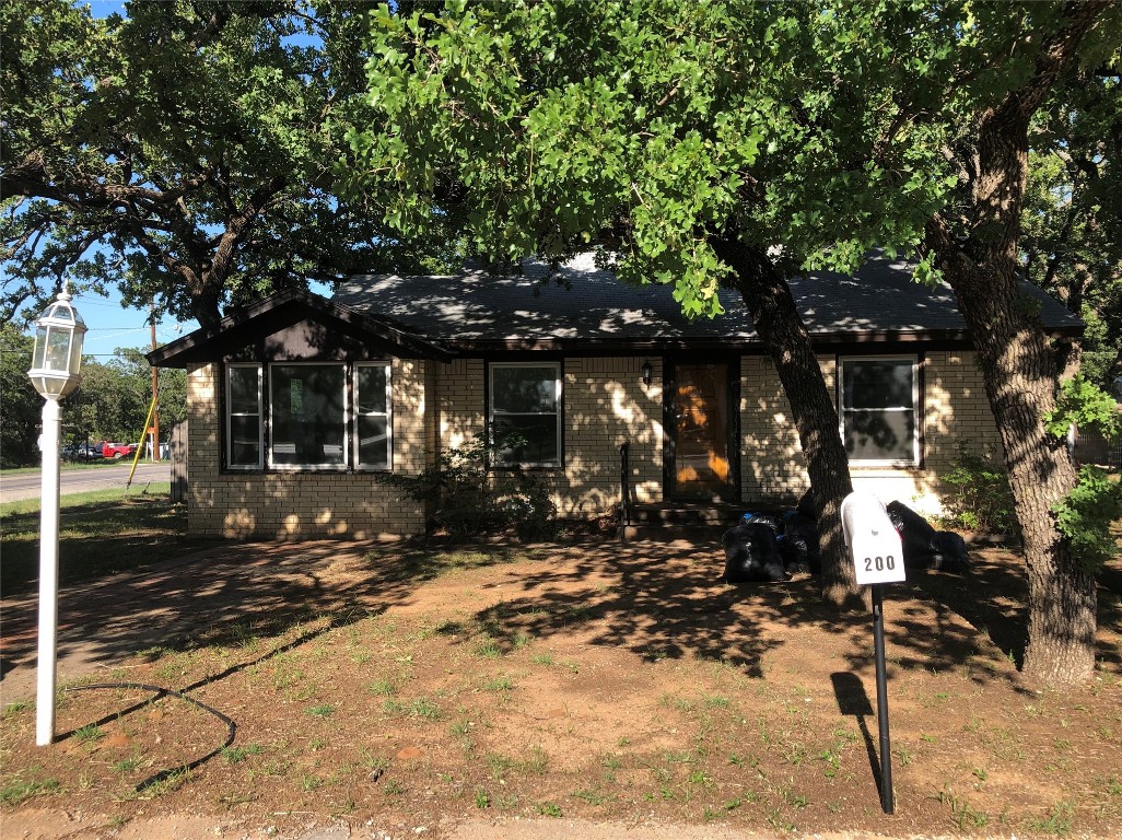 200 S Oaklawn Avenue Eastland TX 76448