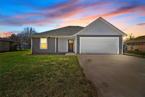 303 Armstrong Street Valley View TX 76272