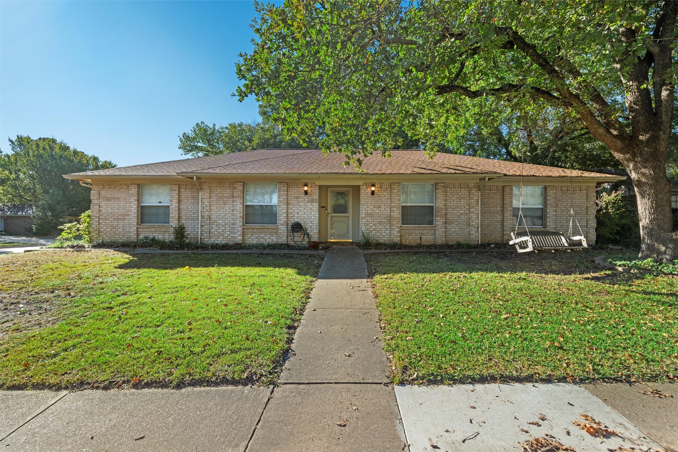 901 Woodhaven Court Euless TX 76039