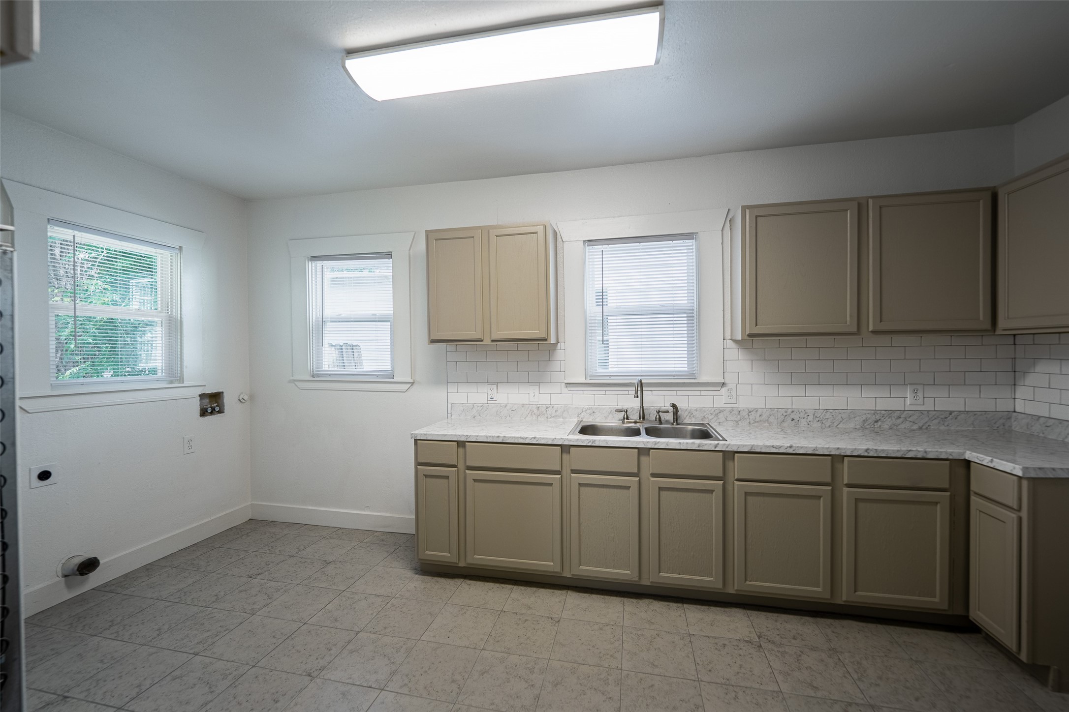 924 E Leuda Street Fort Worth TX 76104