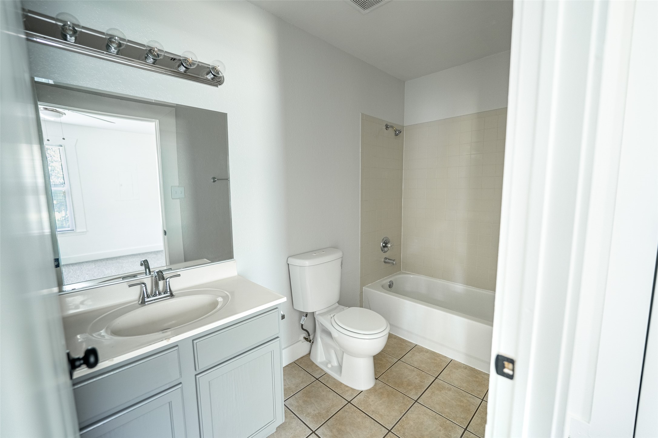 924 E Leuda Street Fort Worth TX 76104