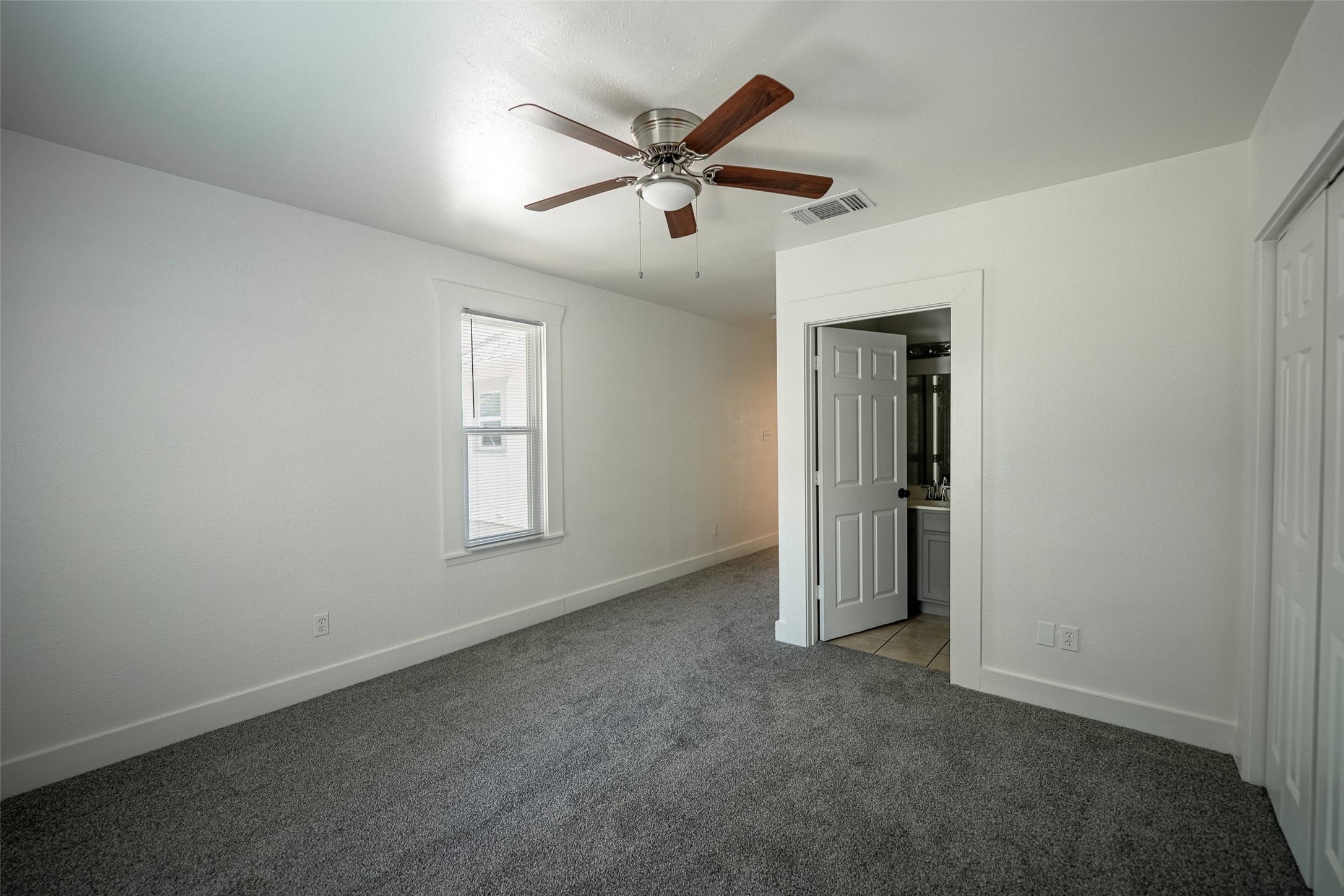 924 E Leuda Street Fort Worth TX 76104