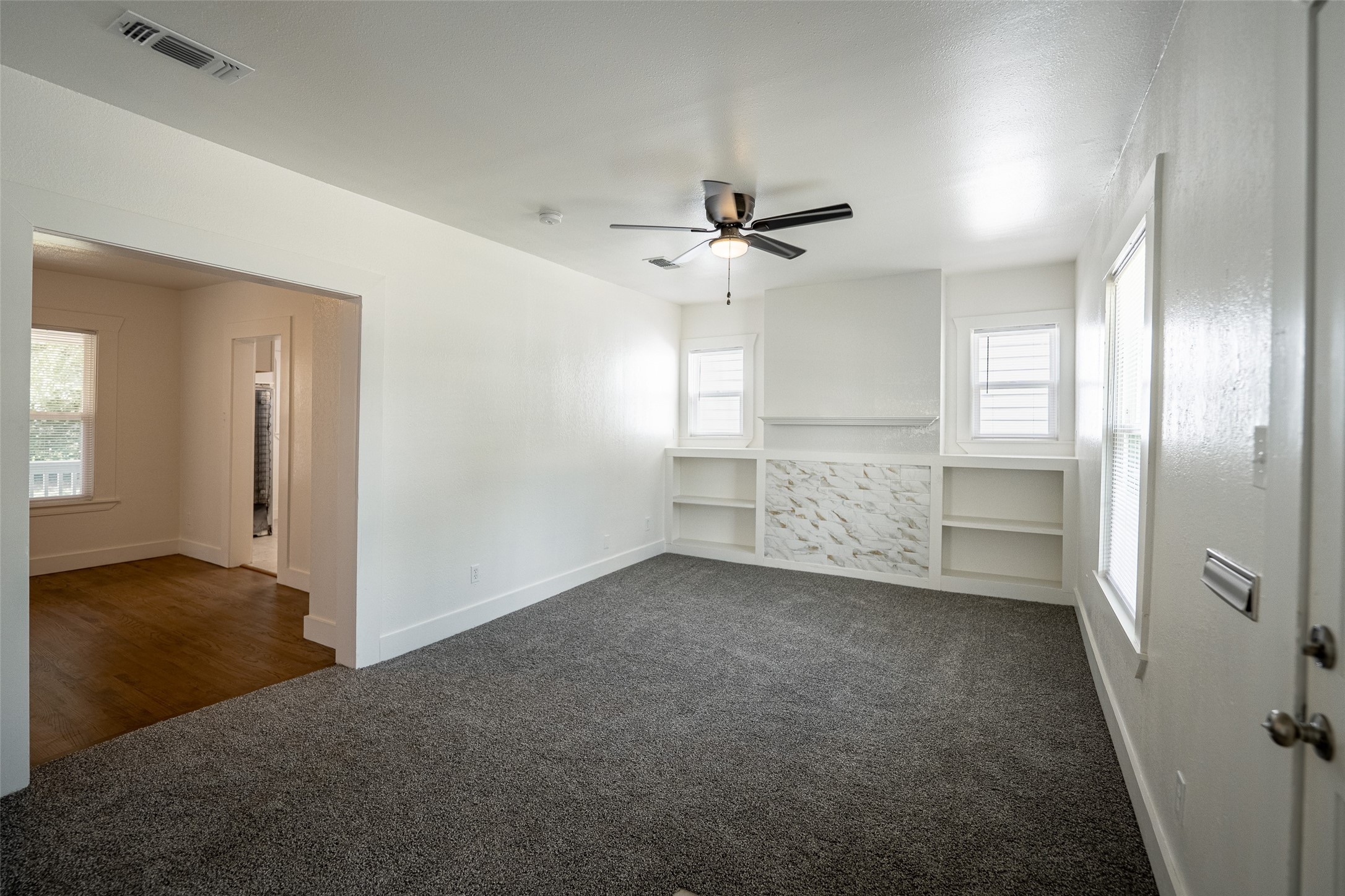 924 E Leuda Street Fort Worth TX 76104