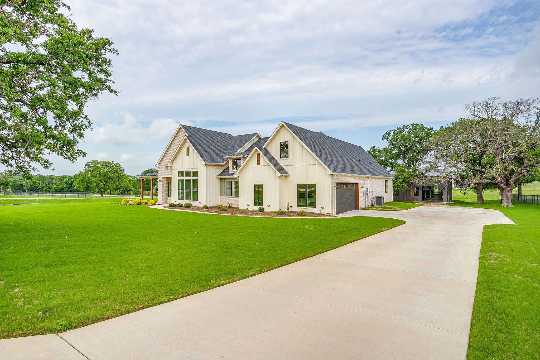 2001 Pinetree Post Weatherford TX 76087