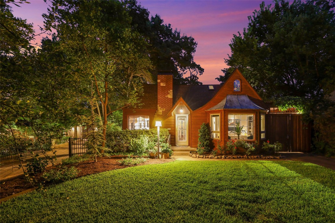 1234 Woodlawn Avenue Dallas TX 75208