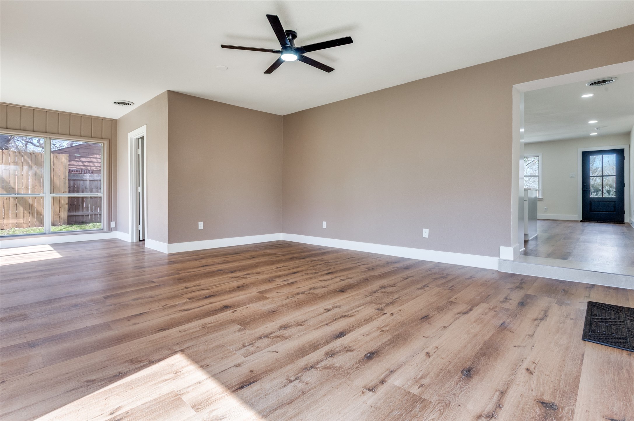 1542 W 5th Street Irving TX 75060
