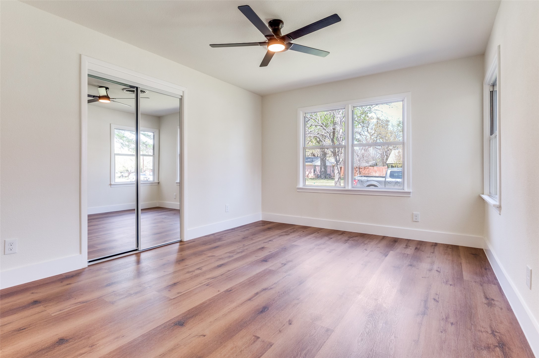 1542 W 5th Street Irving TX 75060