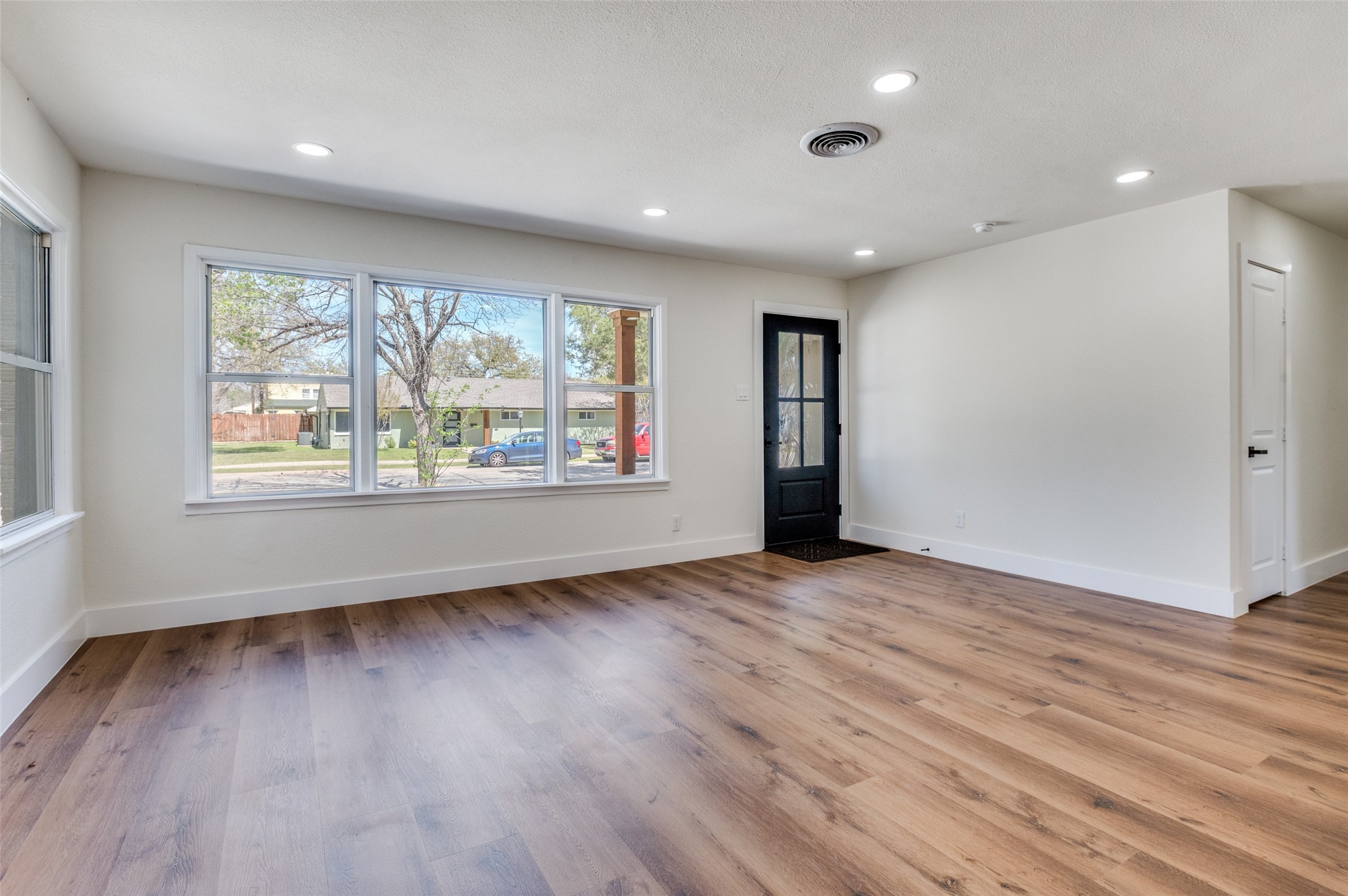 1542 W 5th Street Irving TX 75060