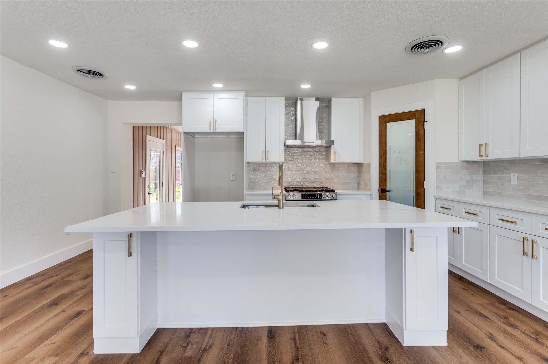 1542 W 5th Street Irving TX 75060