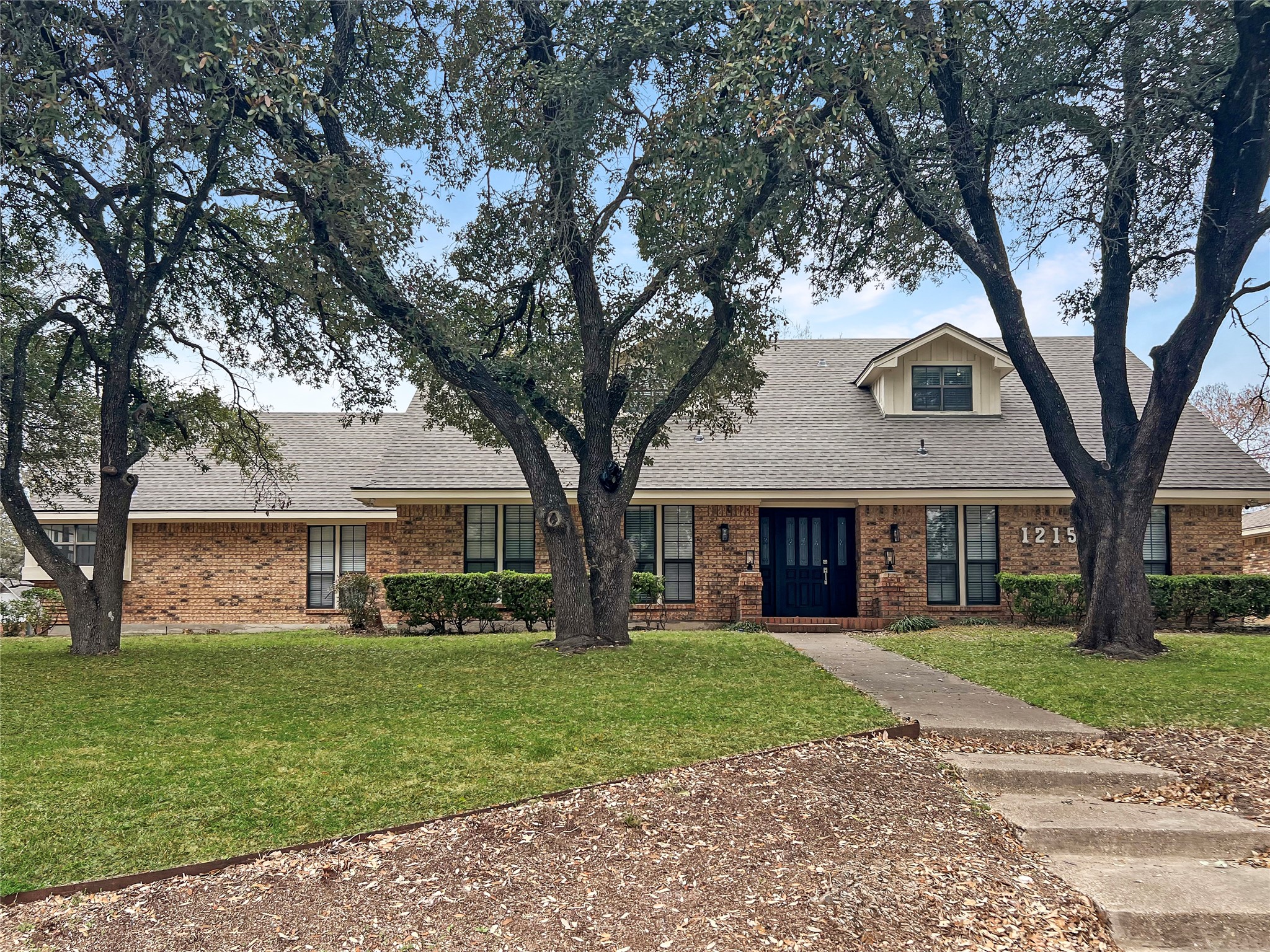 1215 Spring Lake Drive Duncanville TX 75137