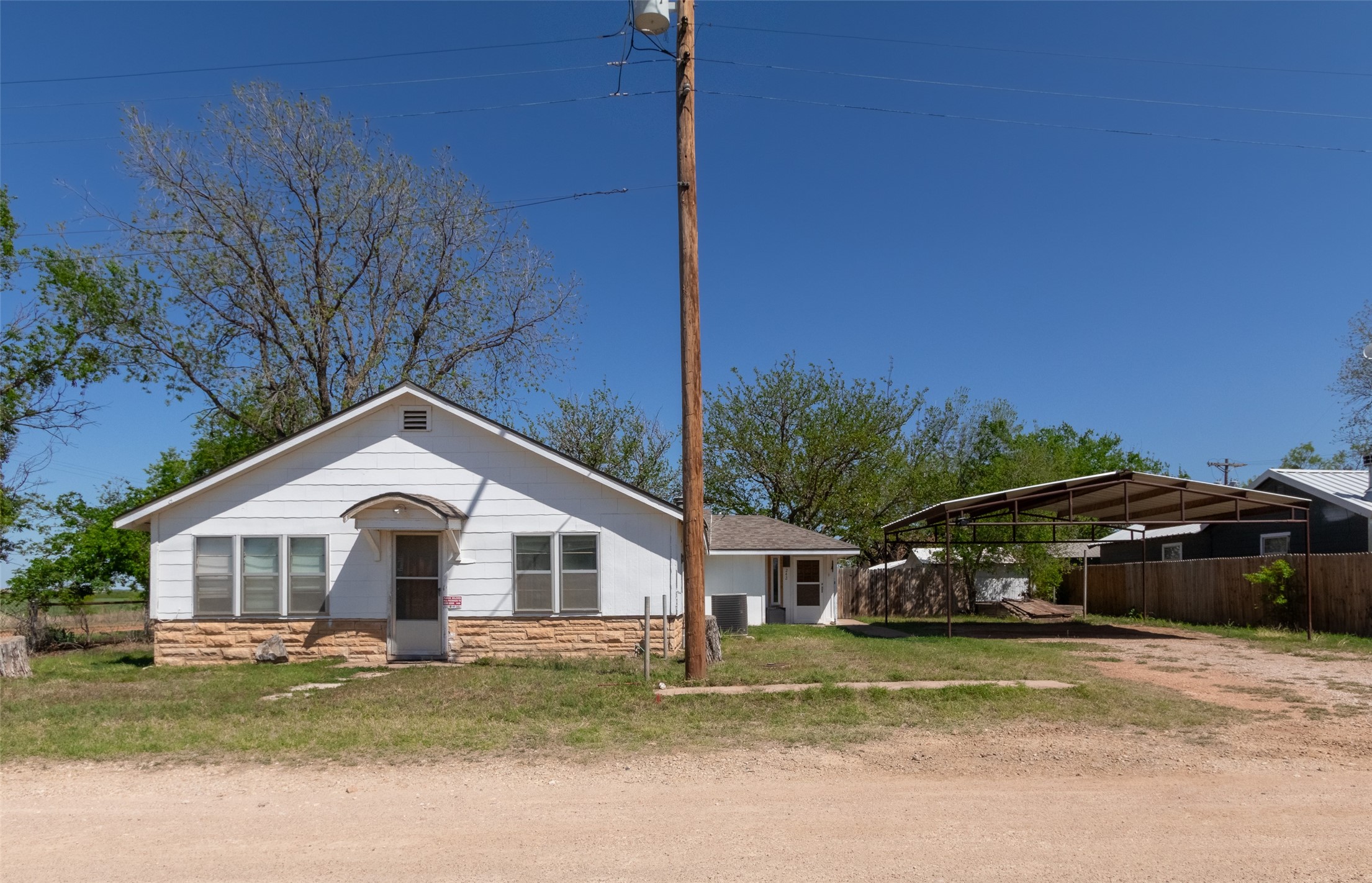 242 E Hamilton Street Lueders TX 79553
