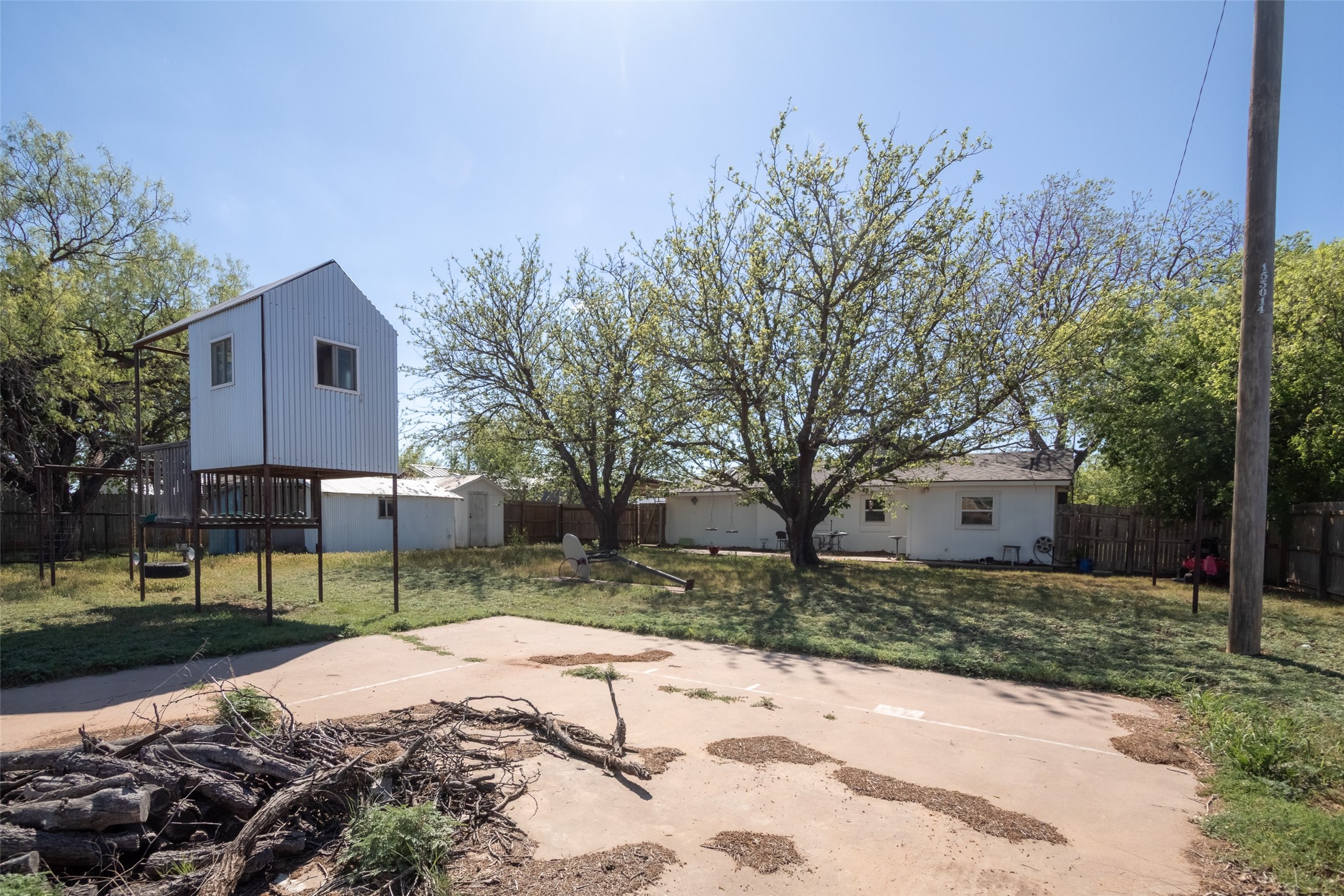 242 E Hamilton Street Lueders TX 79553