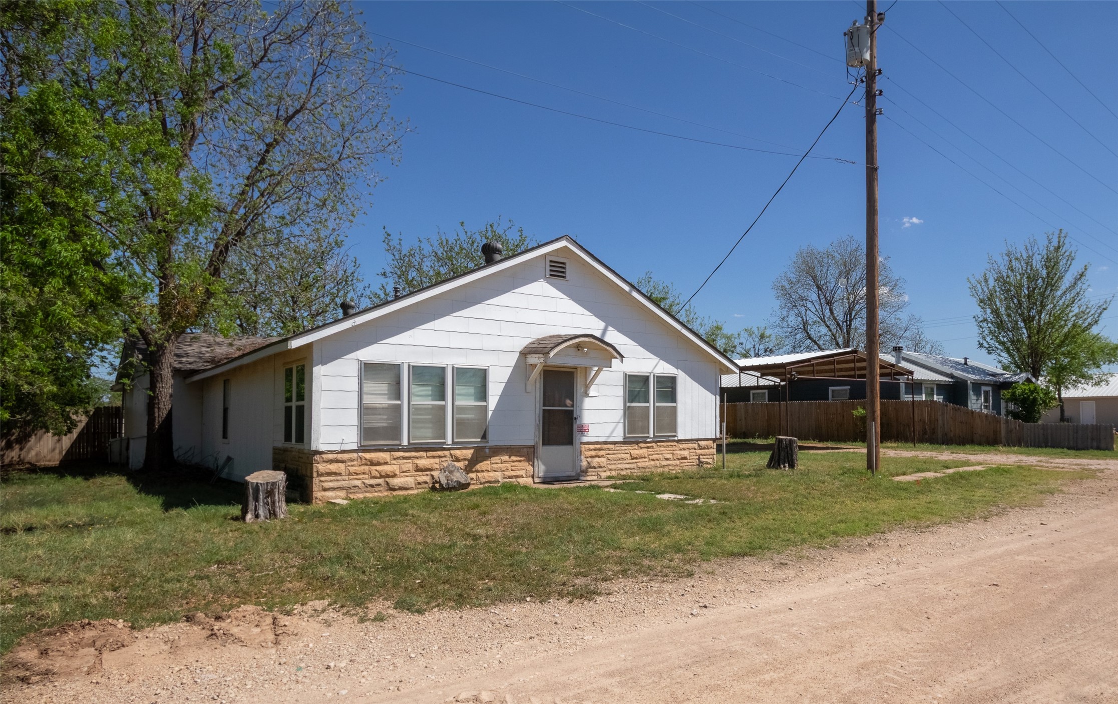 242 E Hamilton Street Lueders TX 79553