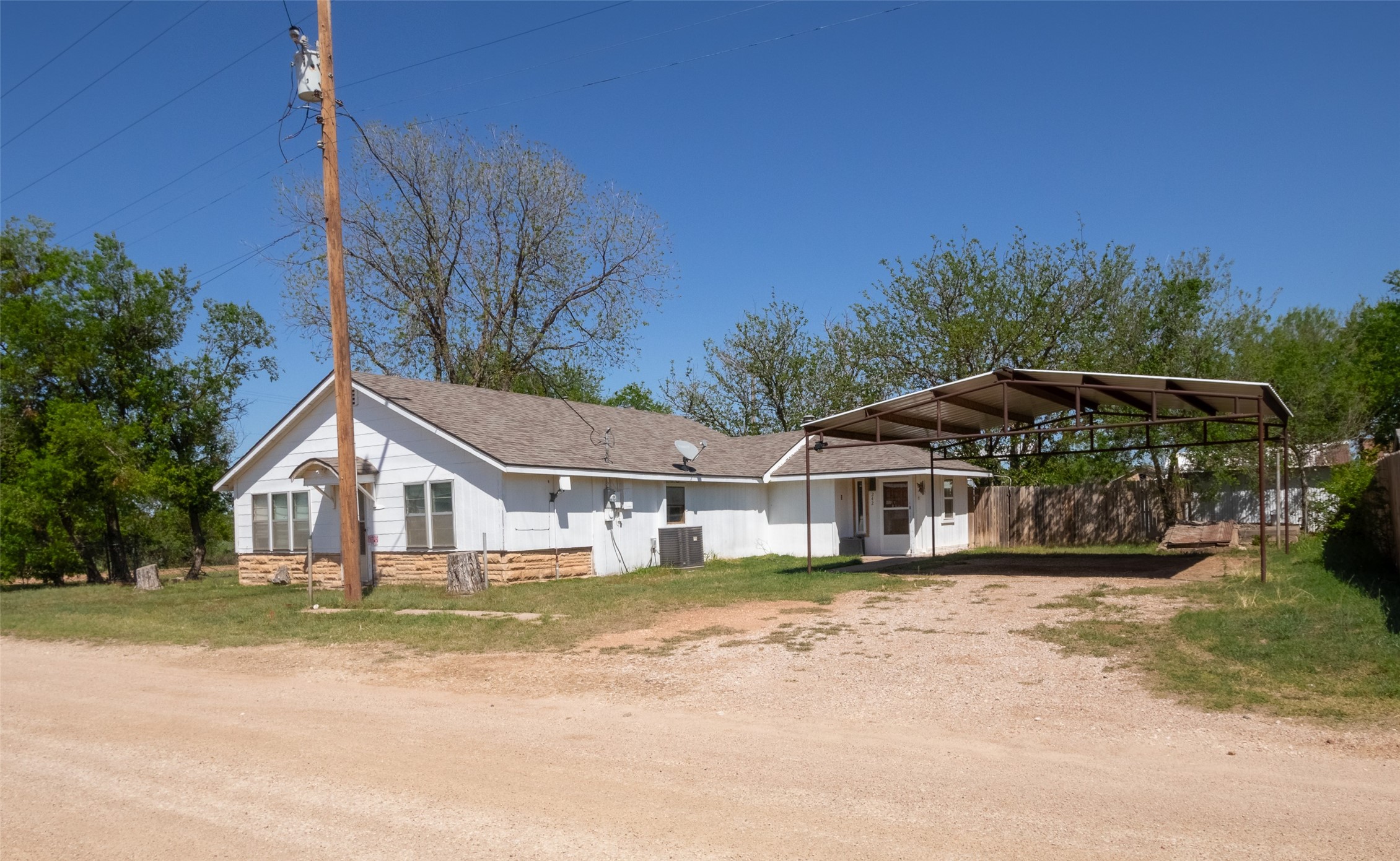242 E Hamilton Street Lueders TX 79553