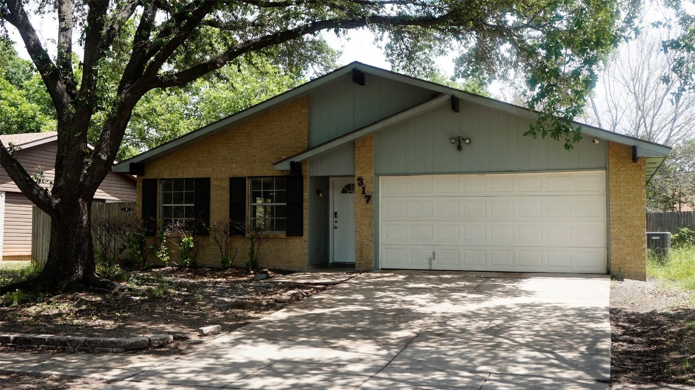 317 E Ferndale Lane Grand Prairie TX 75052
