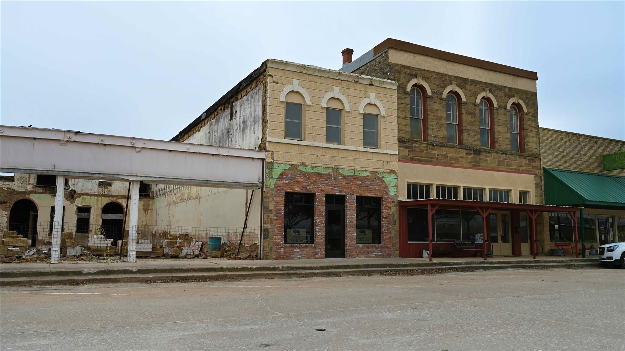 111 W Gilbert Street Henrietta TX 76365