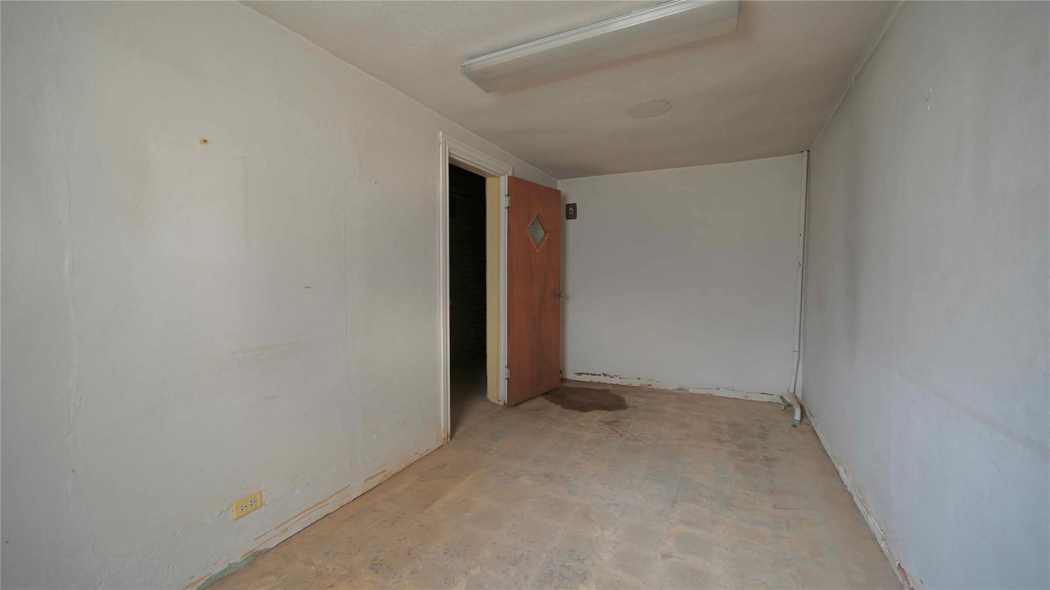 111 W Gilbert Street Henrietta TX 76365