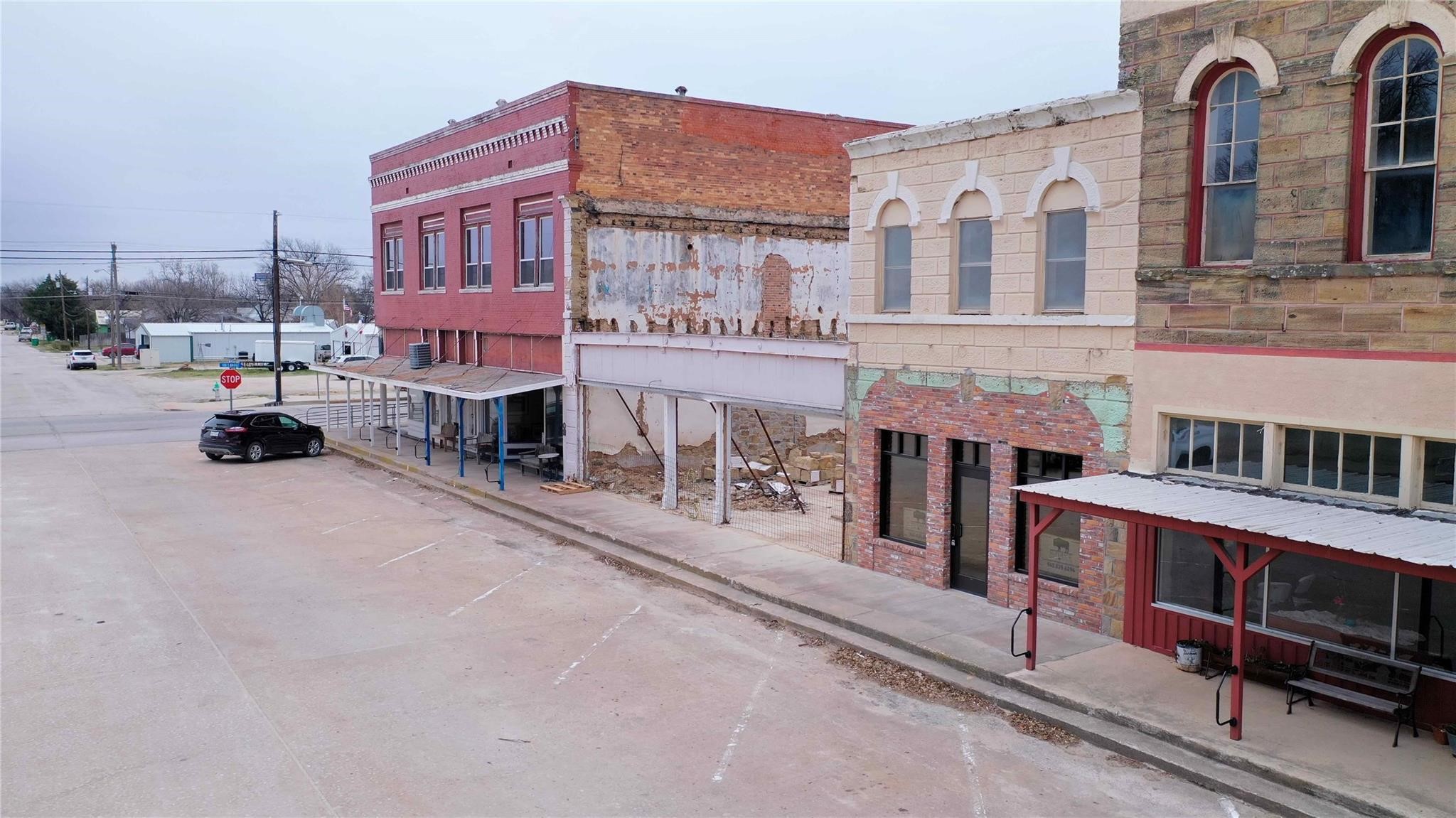 111 W Gilbert Street Henrietta TX 76365