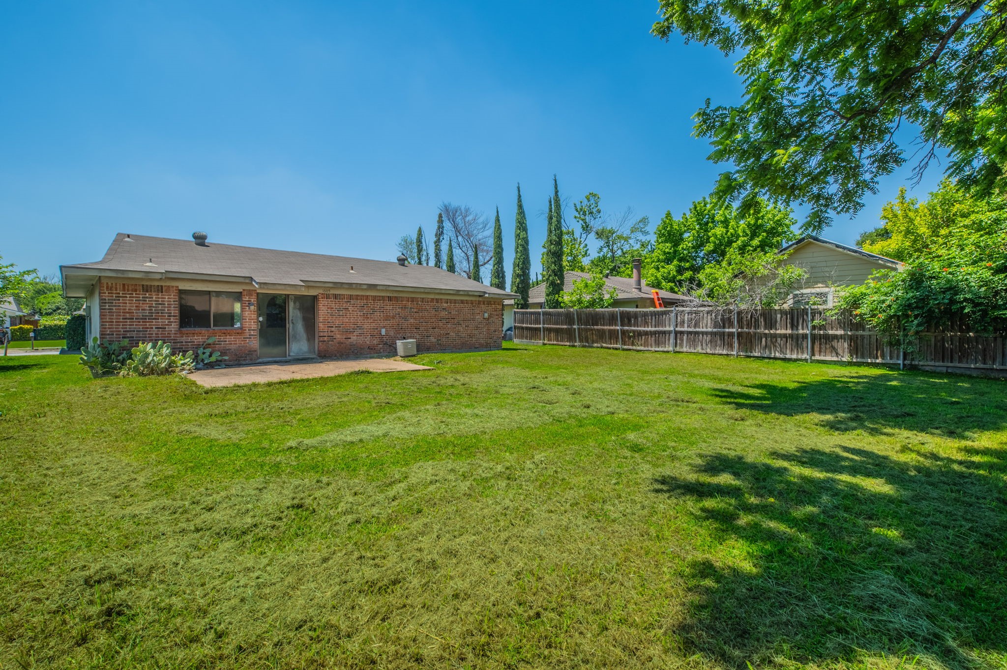 1605 Whiteoak Drive Garland TX 75040