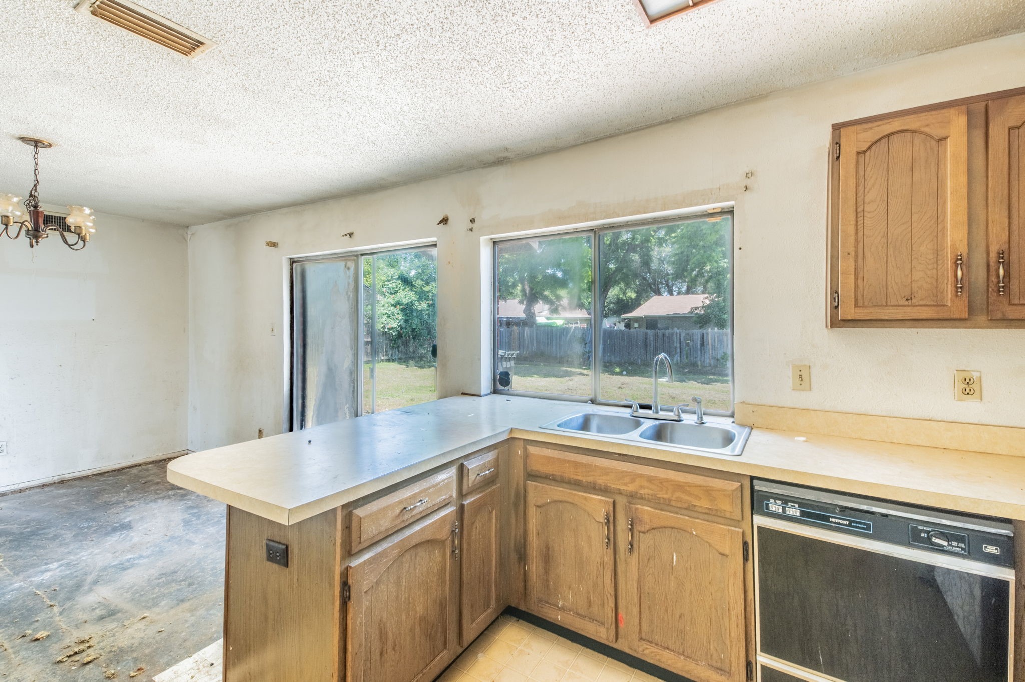 1605 Whiteoak Drive Garland TX 75040