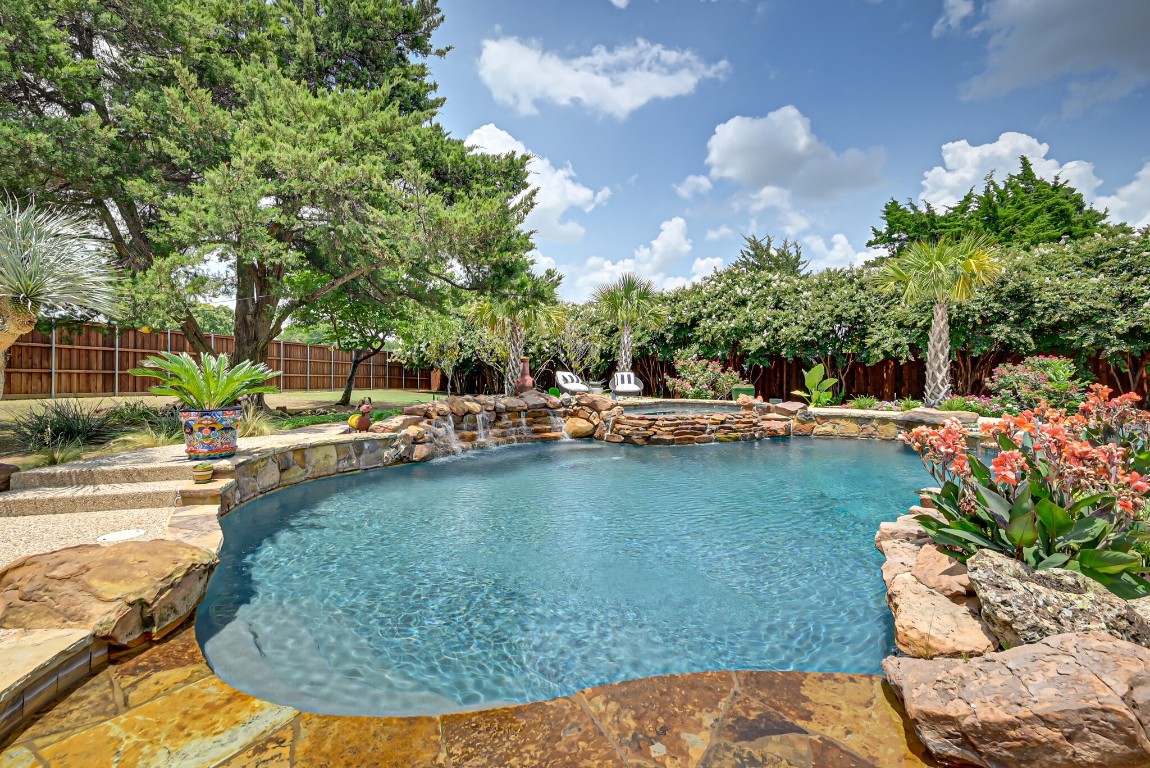 2221 Woodlands Circle Midlothian TX 76065