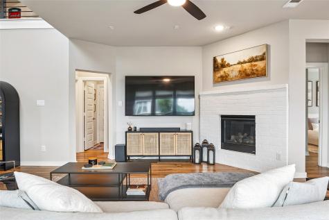 1800 Pelham Drive Aubrey TX 76227