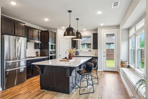 1800 Pelham Drive Aubrey TX 76227