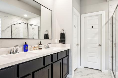 1800 Pelham Drive Aubrey TX 76227