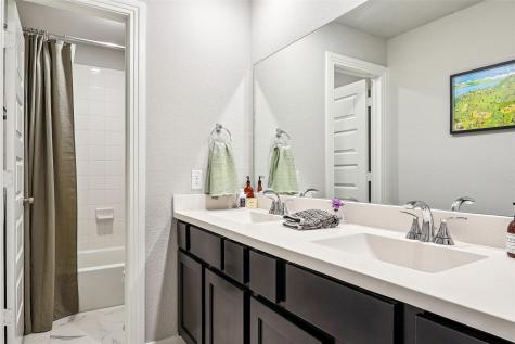 1800 Pelham Drive Aubrey TX 76227