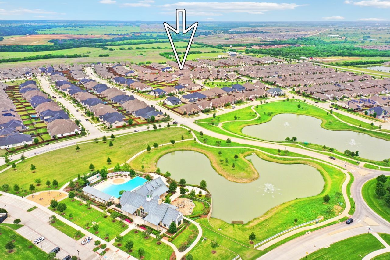 1800 Pelham Drive Aubrey TX 76227