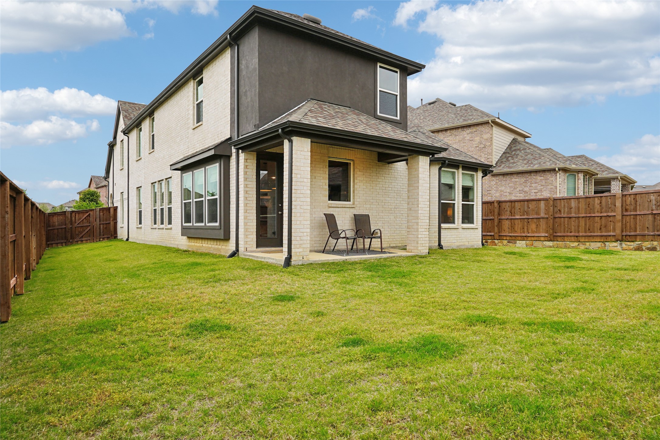 1800 Pelham Drive Aubrey TX 76227