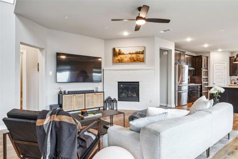 1800 Pelham Drive Aubrey TX 76227